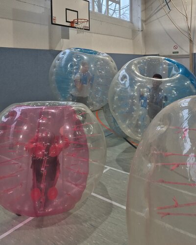 Bubble Soccer im Hort! 
Diese Woche fanden in unserer Sabine-Ball-Grundschule Elterngespräche statt. Während die...