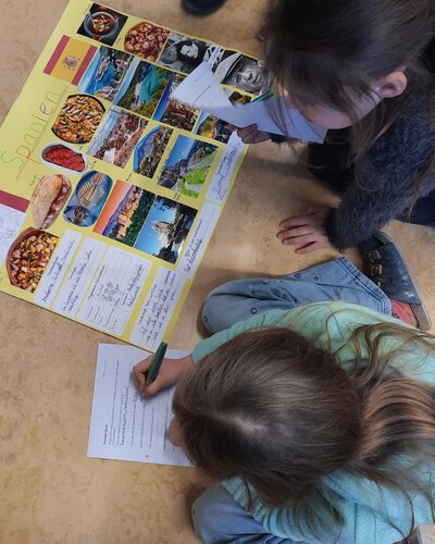  Im Sachunterricht der 3. Klasse unserer Elisabeth-Abegg-Grundschule haben die Kinder im Klassenraum eine spannende...