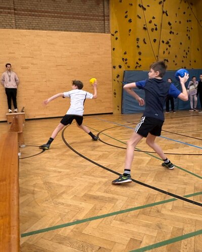 Kurz vor den Winterferien wurde es noch einmal richtig sportlich in der Elisabeth-Abegg-Grundschule: Beim großen...