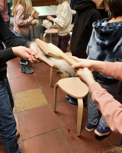  Die 3a unserer Elisabeth-Abegg-Grundschule hat einen sehr interessanten Ausflug in die August-Heyn-Gartenarbeitsschule...