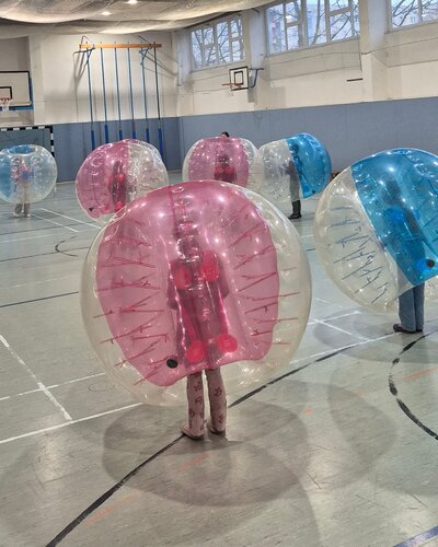 Bubble Soccer im Hort! 
Diese Woche fanden in unserer Sabine-Ball-Grundschule Elterngespräche statt. Während die...