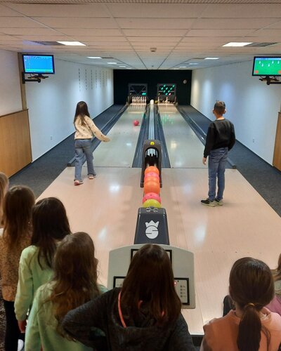 Jeden Tag ging es für die 3. Klassen unserer Elisabeth-Abegg-Grundschule ins Wasser: Vom ersten Seepferdchen bis hin zu...